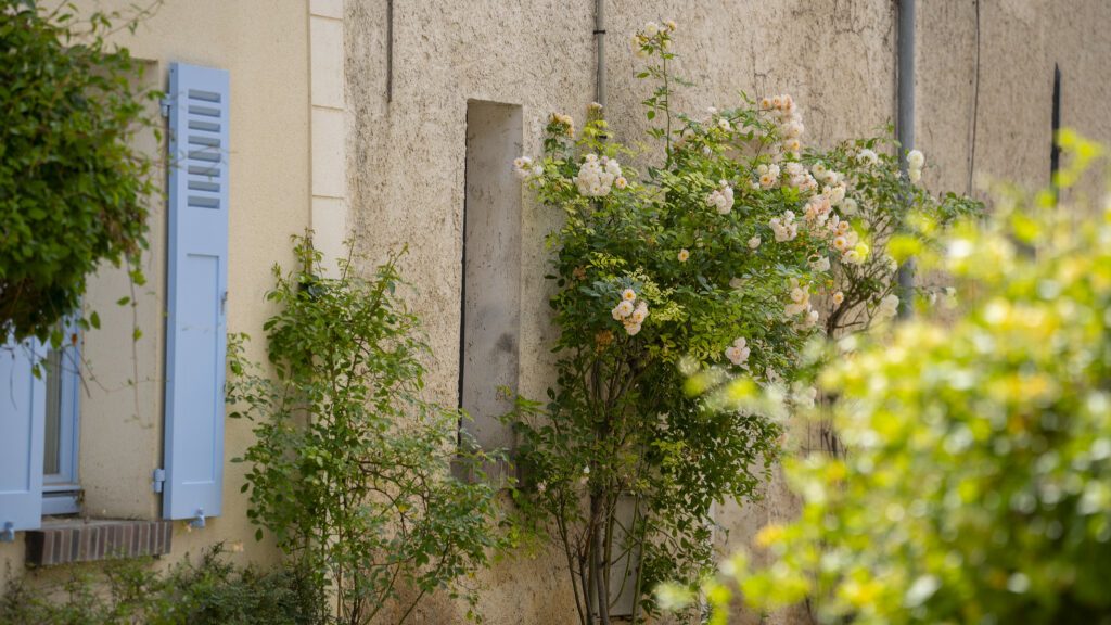 Le hameau d'Ergal et ses petites rues fleuries. © CD78/S.FURRER