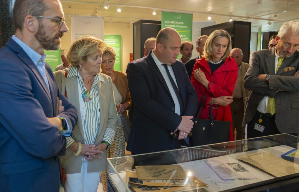 Le préfet du Département, le procureur de la République de Versailles, Joséphine Kollmannsberger et plusieurs élus ont fait le déplacement pour l'inauguration. © S.FURRER