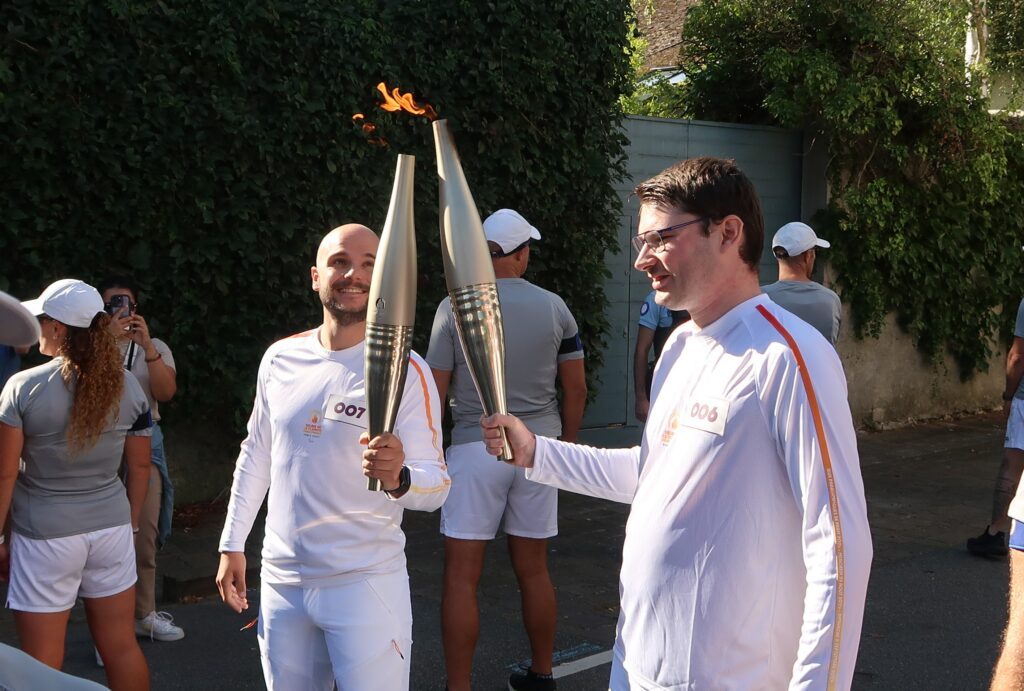 La flamme paralympique a déambulé dans les rues de Houdan. ©CD78