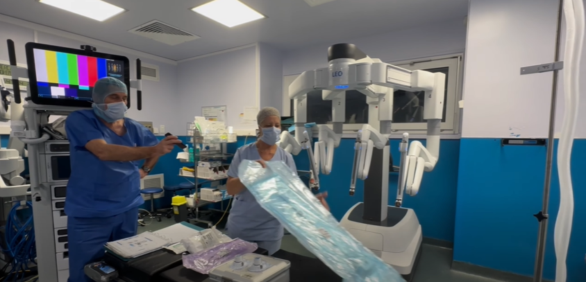 Un robot chirurgical au Centre Hospitalier Intercommunal Poissy-Saint-Germain-en-Laye